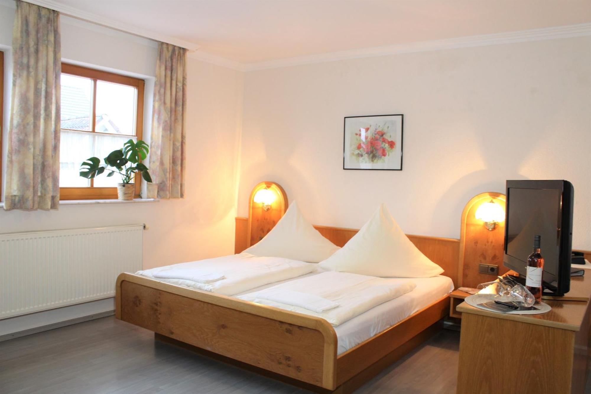 Winzerhotel Kinges-Kessel Morstadt Bagian luar foto
