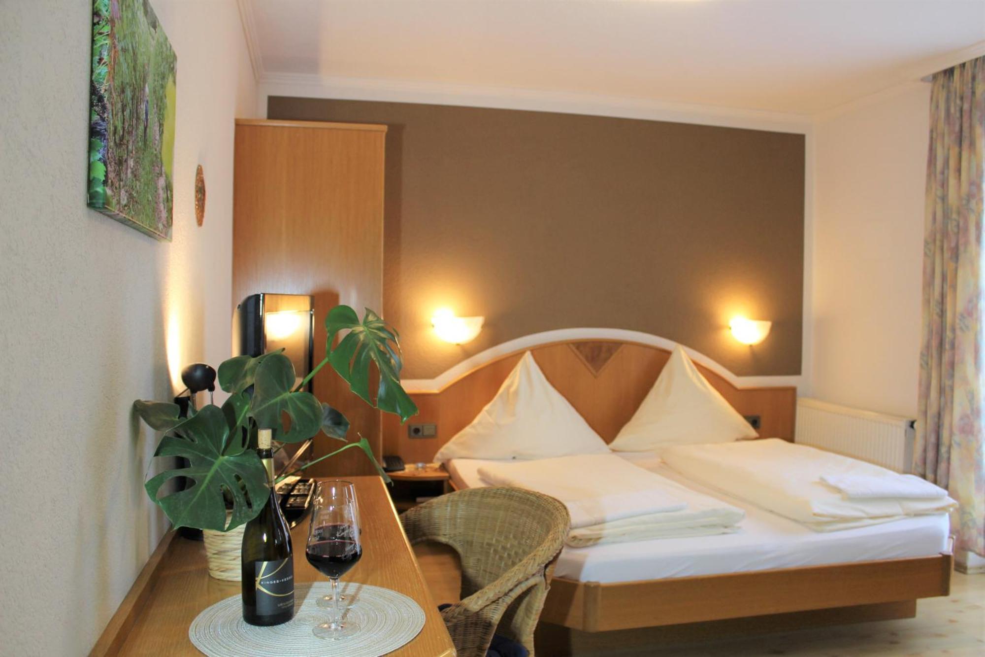 Winzerhotel Kinges-Kessel Morstadt Bagian luar foto