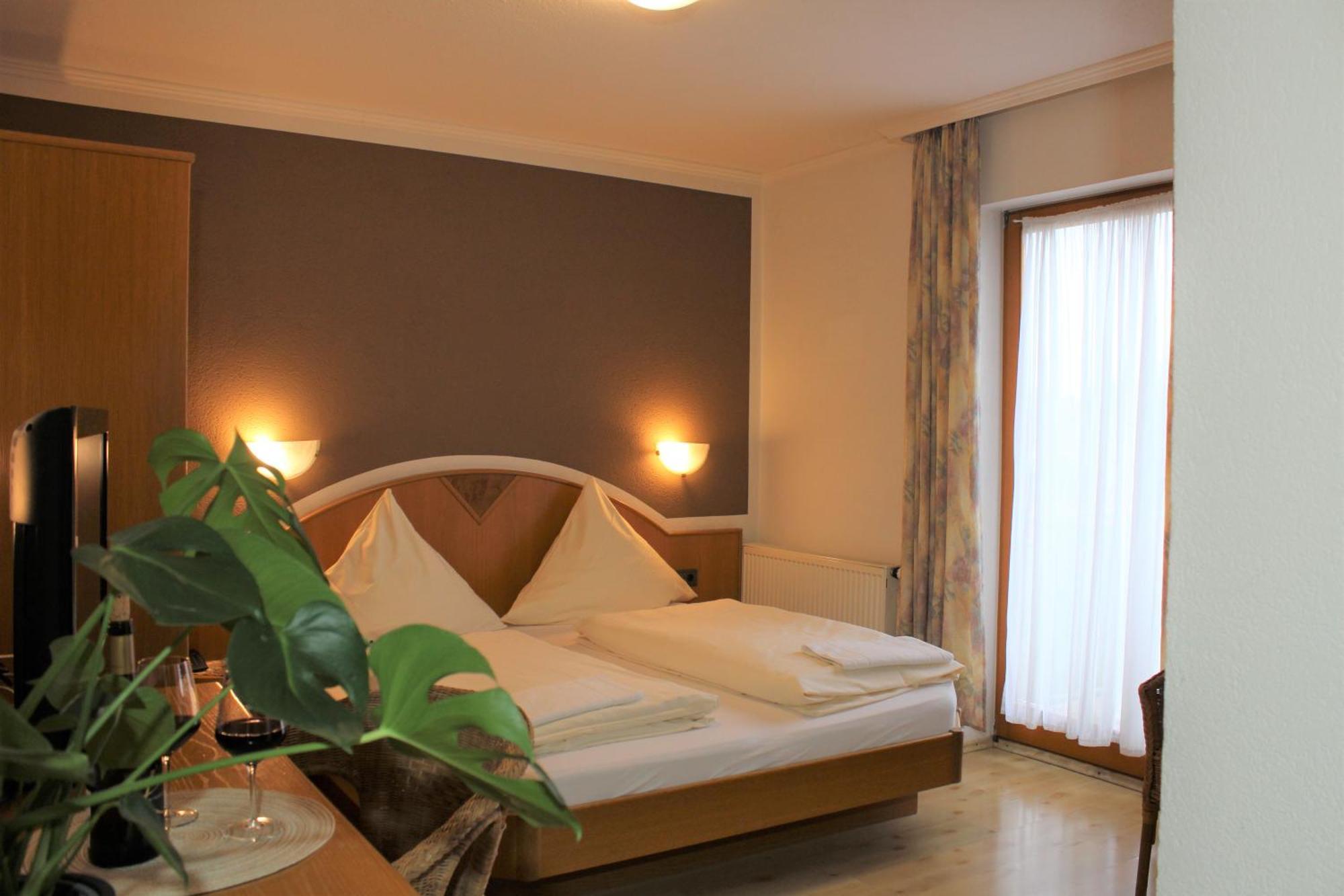 Winzerhotel Kinges-Kessel Morstadt Bagian luar foto