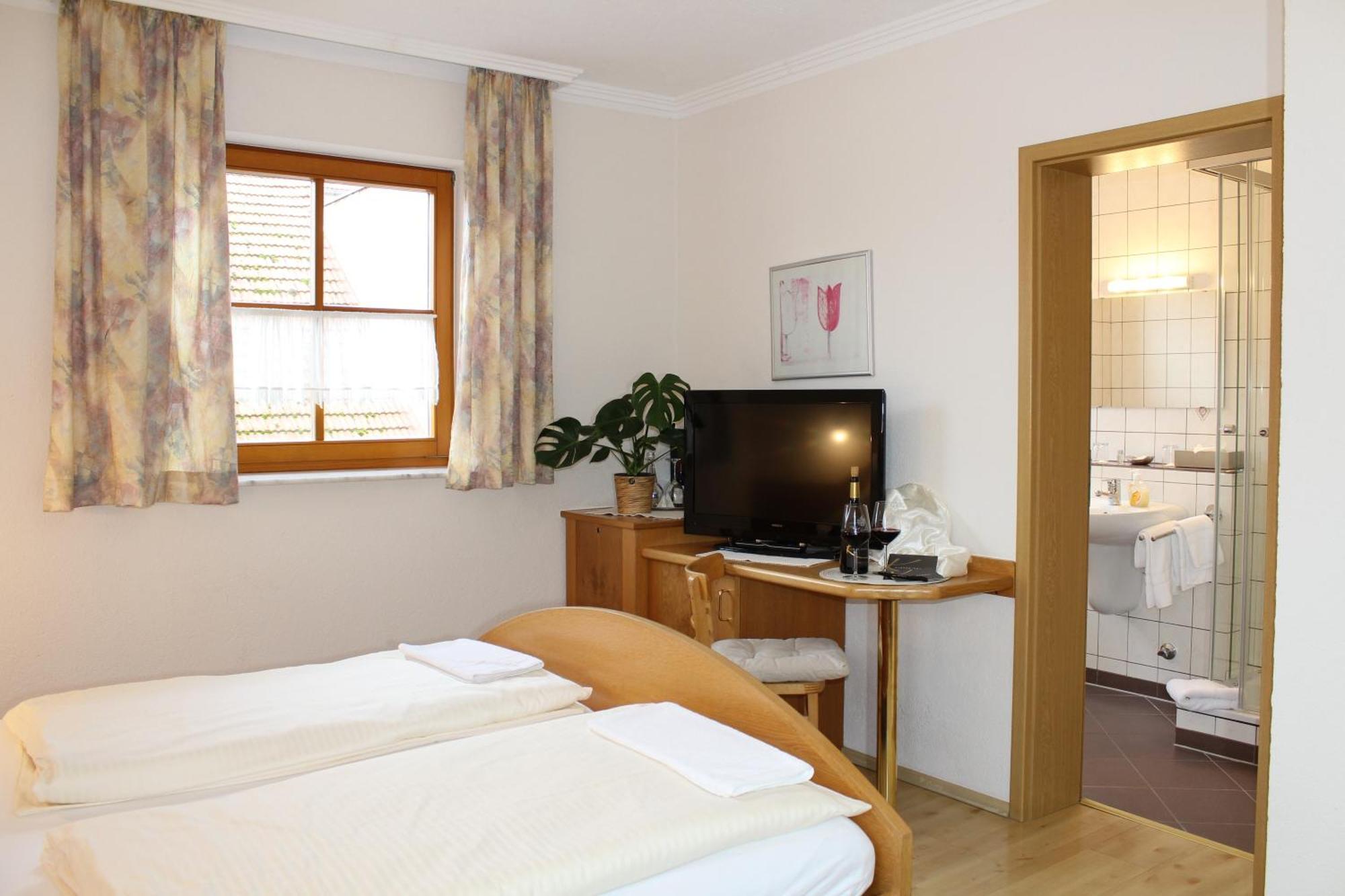 Winzerhotel Kinges-Kessel Morstadt Bagian luar foto