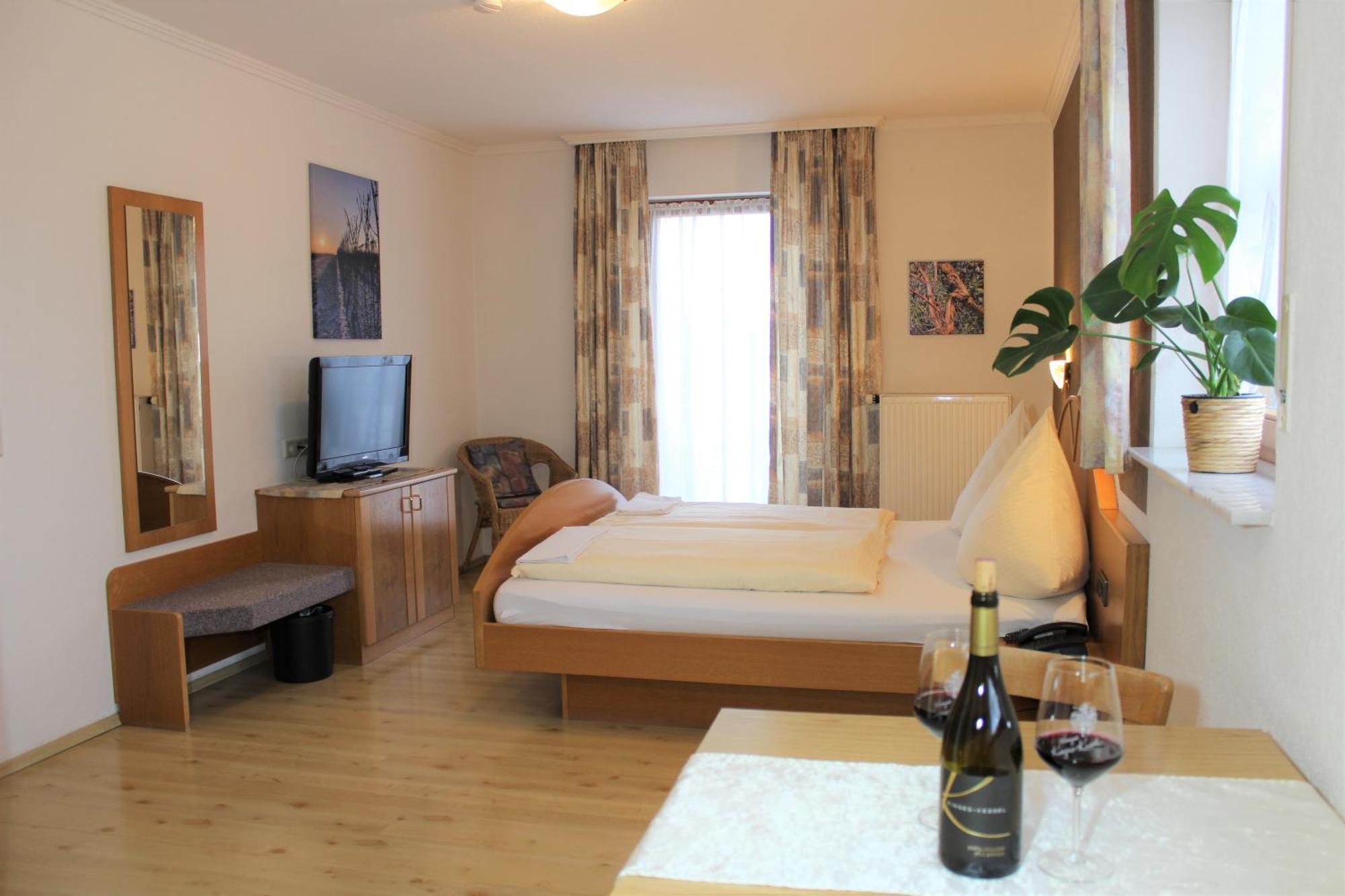 Winzerhotel Kinges-Kessel Morstadt Bagian luar foto